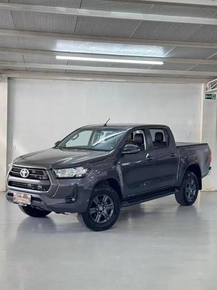 TOYOTA HILUX 2.8 D-4D TURBO DIESEL CD SR 4X4 AUTOMÁTICO